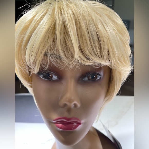 HAIR, full Wig, Pixie cut with bangs, blonde - Picture 4 of 7